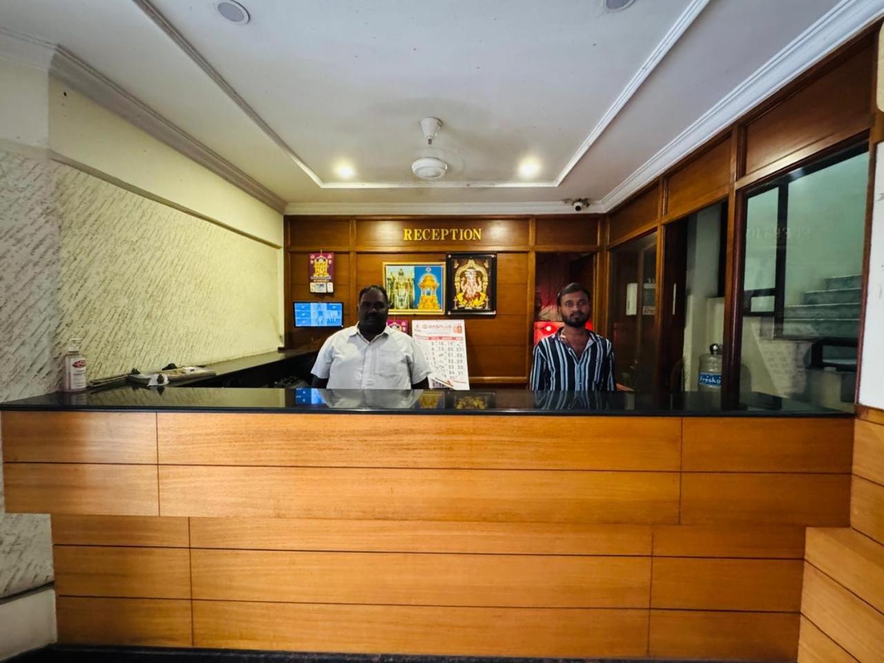 Hotel Priya Towers Nāmakkal エクステリア 写真