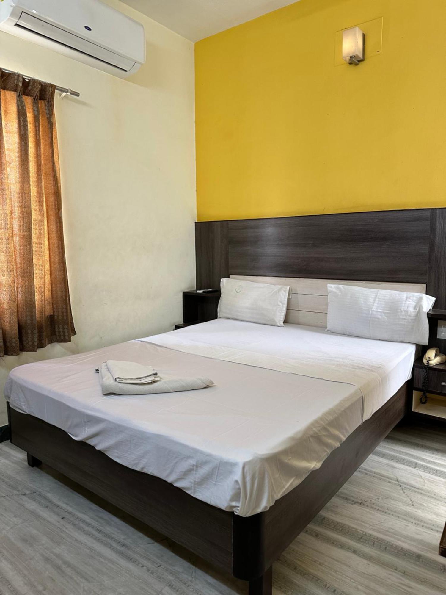 Hotel Priya Towers Nāmakkal エクステリア 写真
