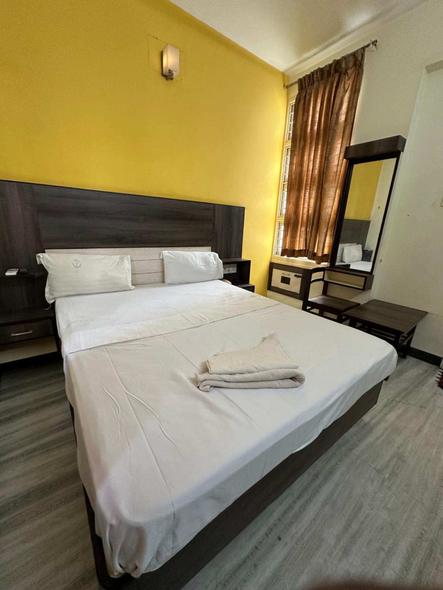 Hotel Priya Towers Nāmakkal エクステリア 写真